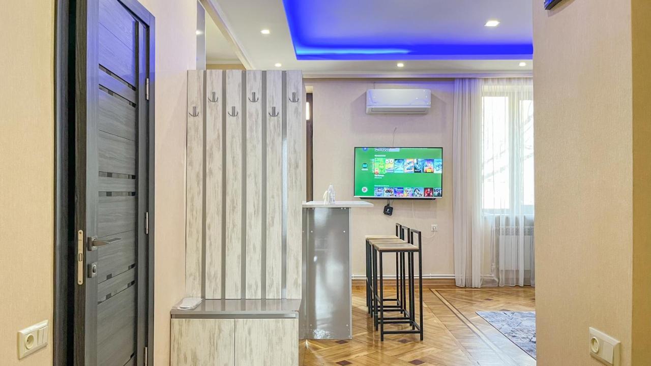Комфортная И Спокойная Квартира Erevan Esterno foto