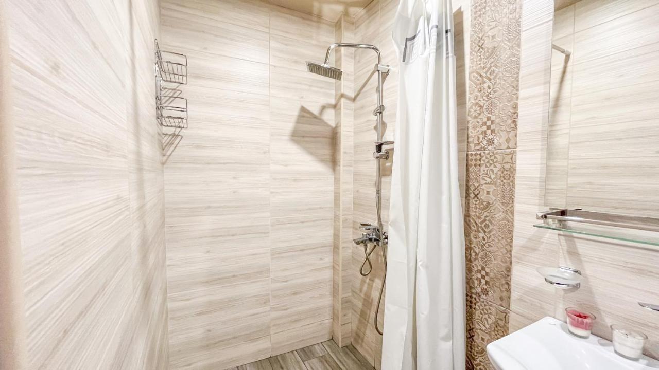 Комфортная И Спокойная Квартира Erevan Esterno foto