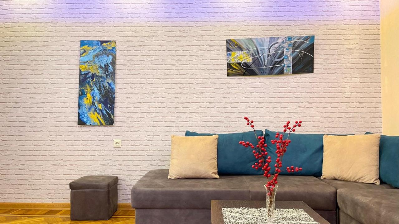 Комфортная И Спокойная Квартира Erevan Esterno foto